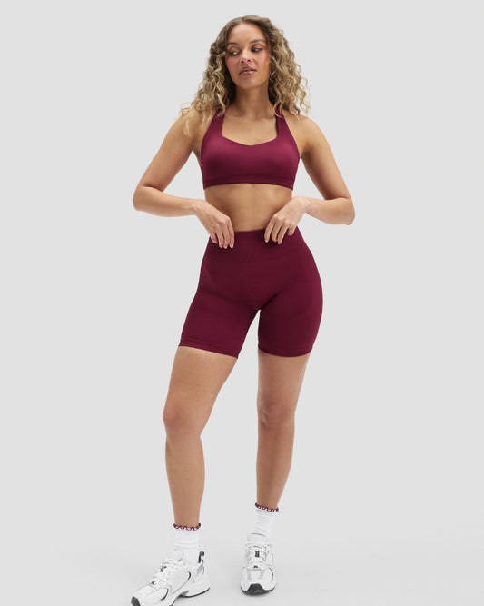 Elevate™ | Figurformende High-Waist-Scrunch-Shorts | Kirschbeere