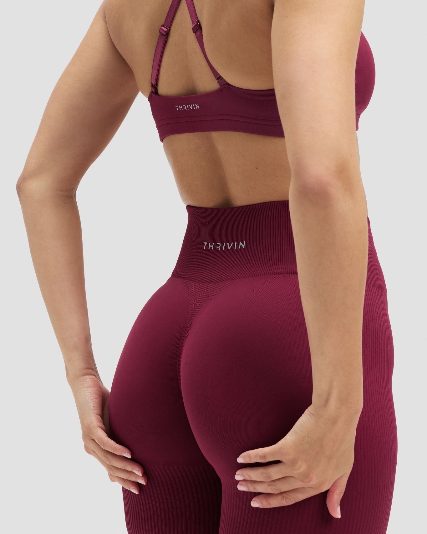 Elevate™ | Figurformende High-Waist-Scrunch-Shorts | Kirschbeere