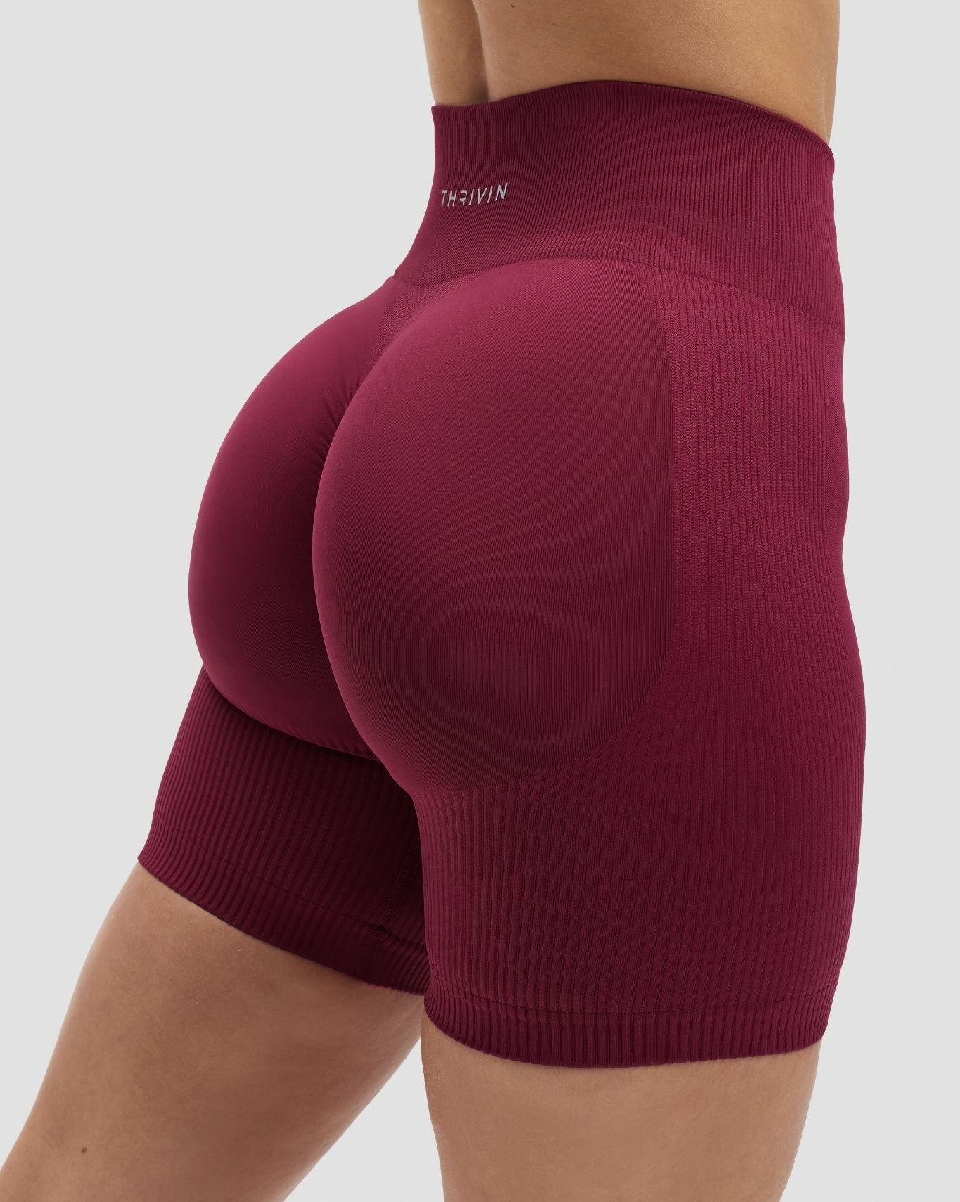 Elevate™ | Figurformende High-Waist-Scrunch-Shorts | Kirschbeere