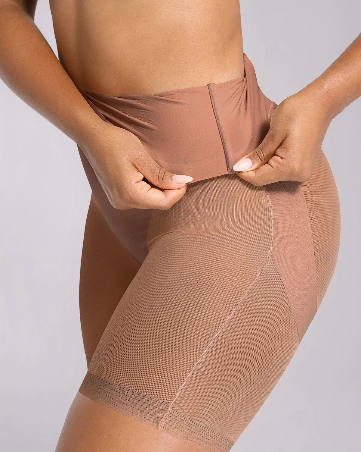MeshSmooth™ | Hochgeschnittene, mittellange Shorts