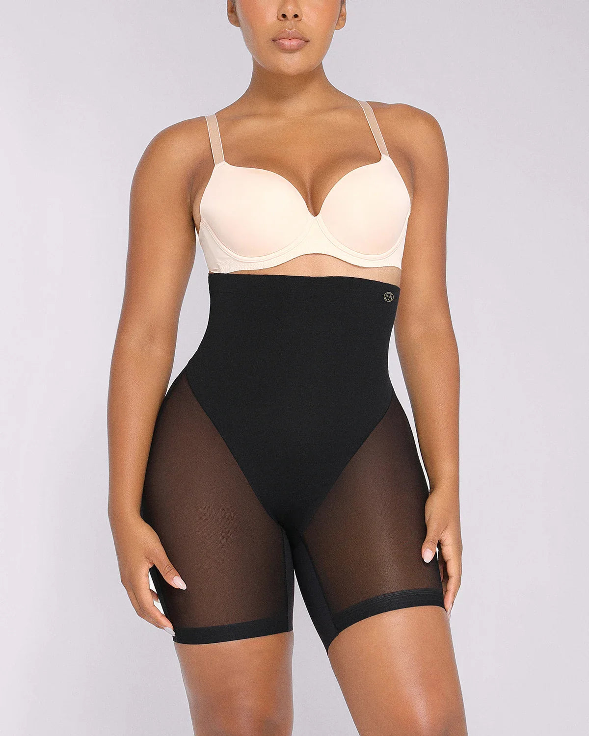 MeshSmooth™ | Hochgeschnittene, mittellange Shorts
