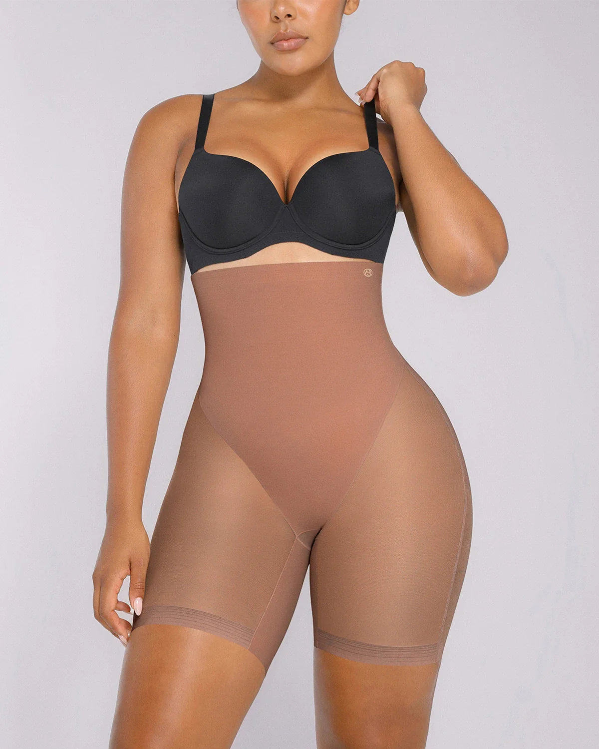 MeshSmooth™ | Hochgeschnittene, mittellange Shorts