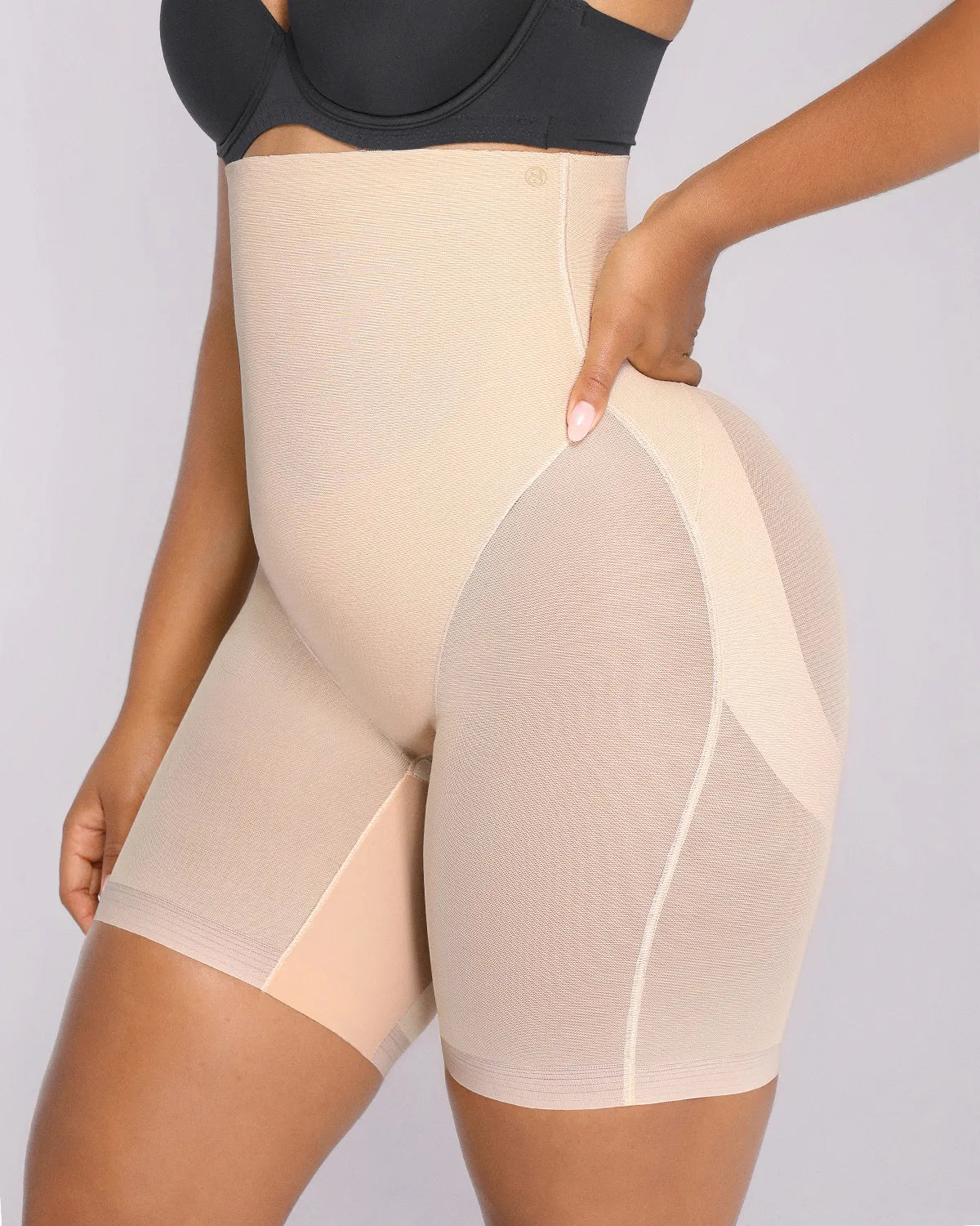 MeshSmooth™ | Hochgeschnittene, mittellange Shorts