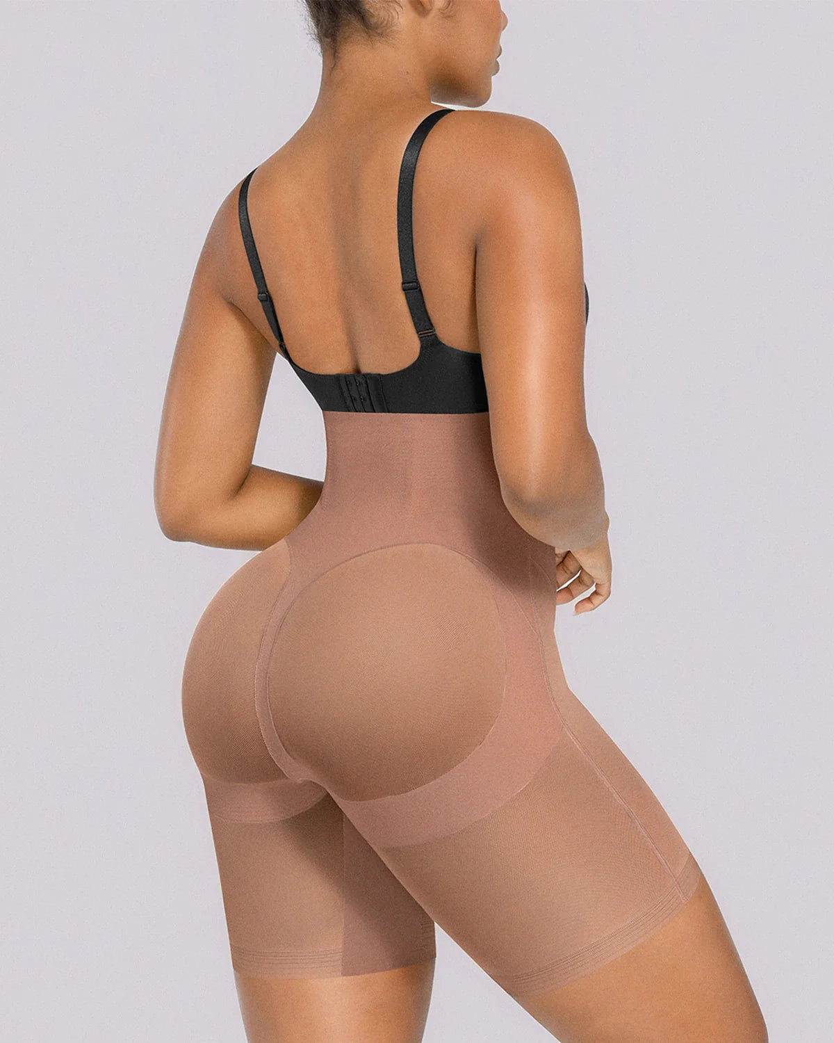 MeshSmooth™ | Hochgeschnittene, mittellange Shorts