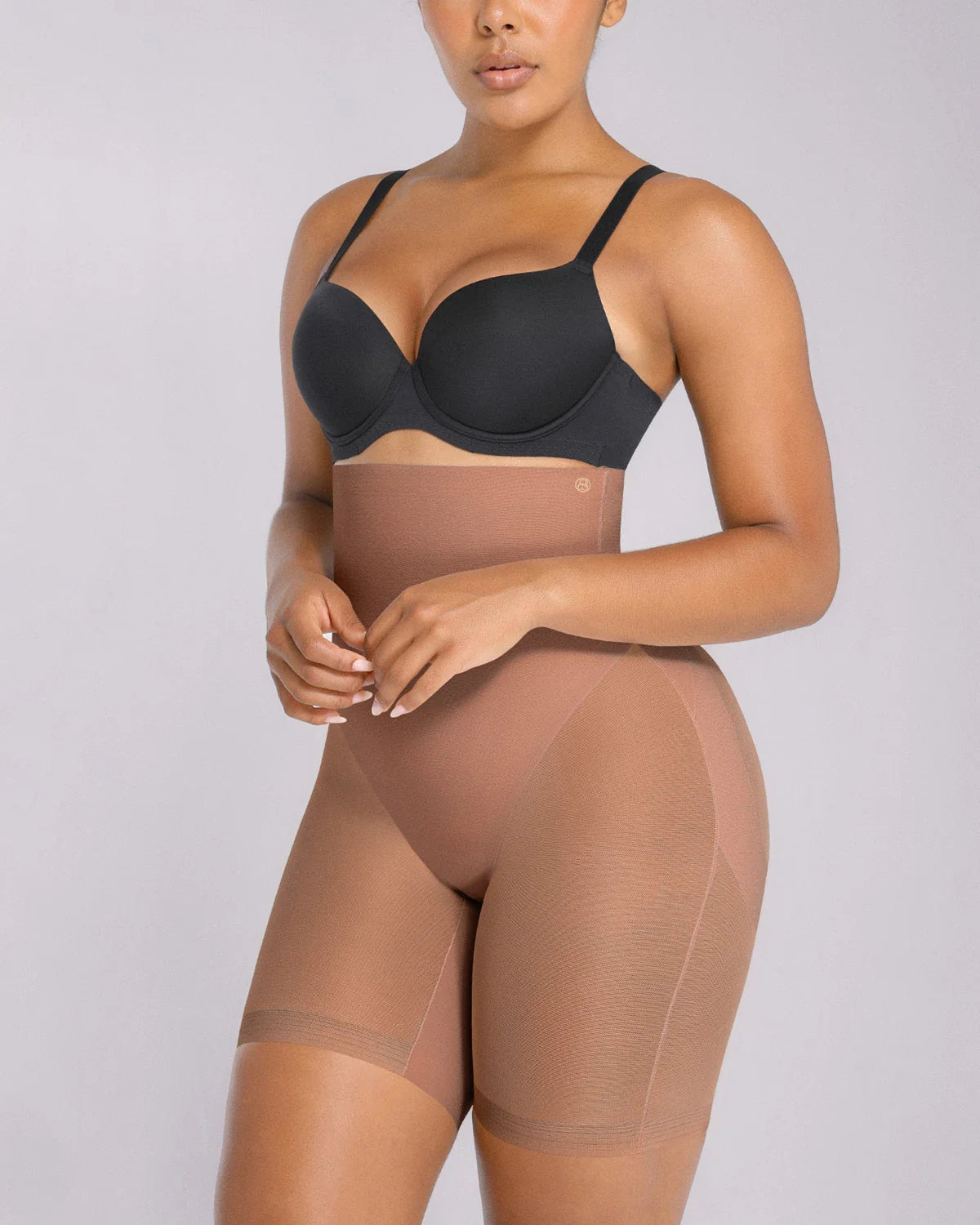 MeshSmooth™ | Hochgeschnittene, mittellange Shorts