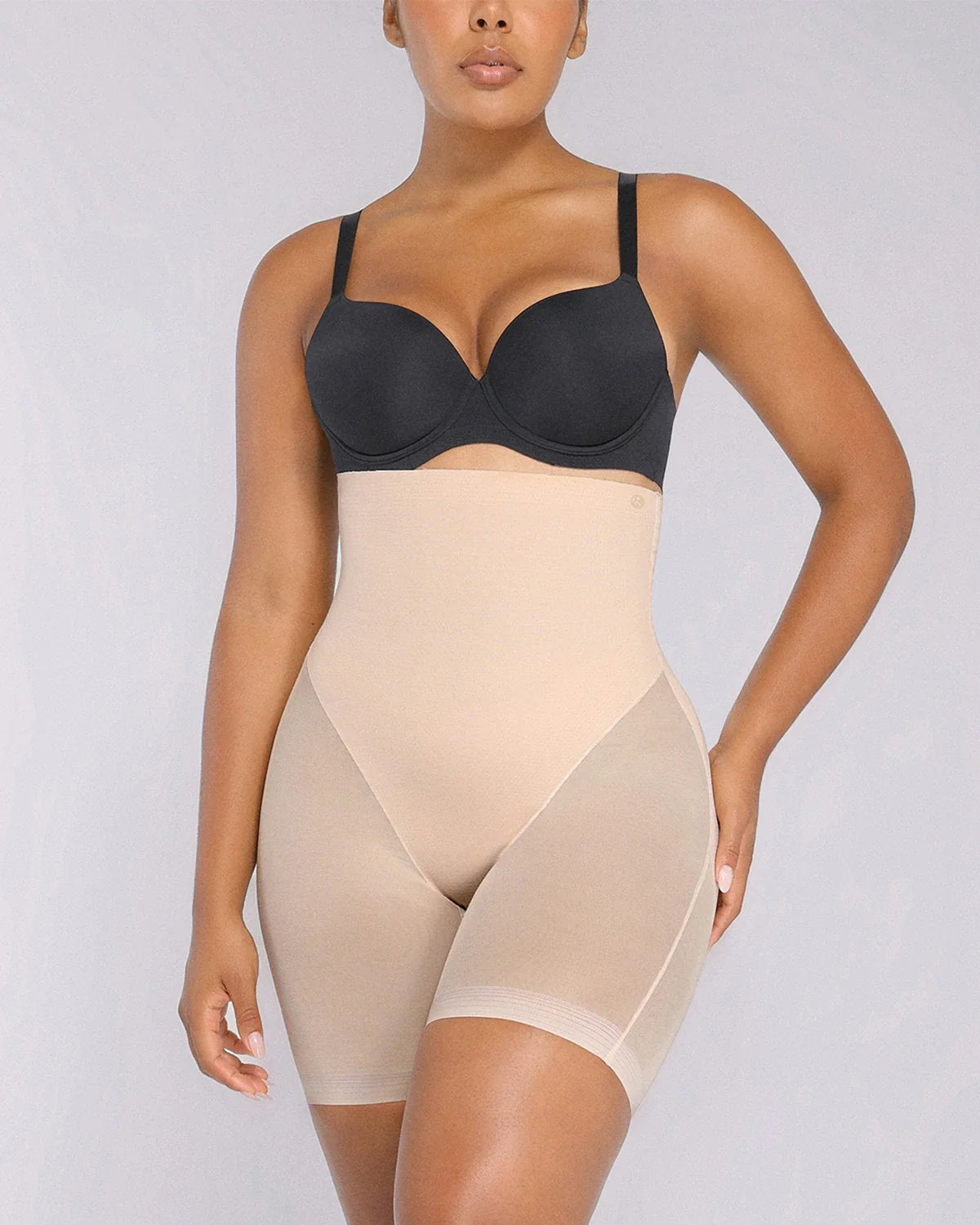 MeshSmooth™ | Hochgeschnittene, mittellange Shorts