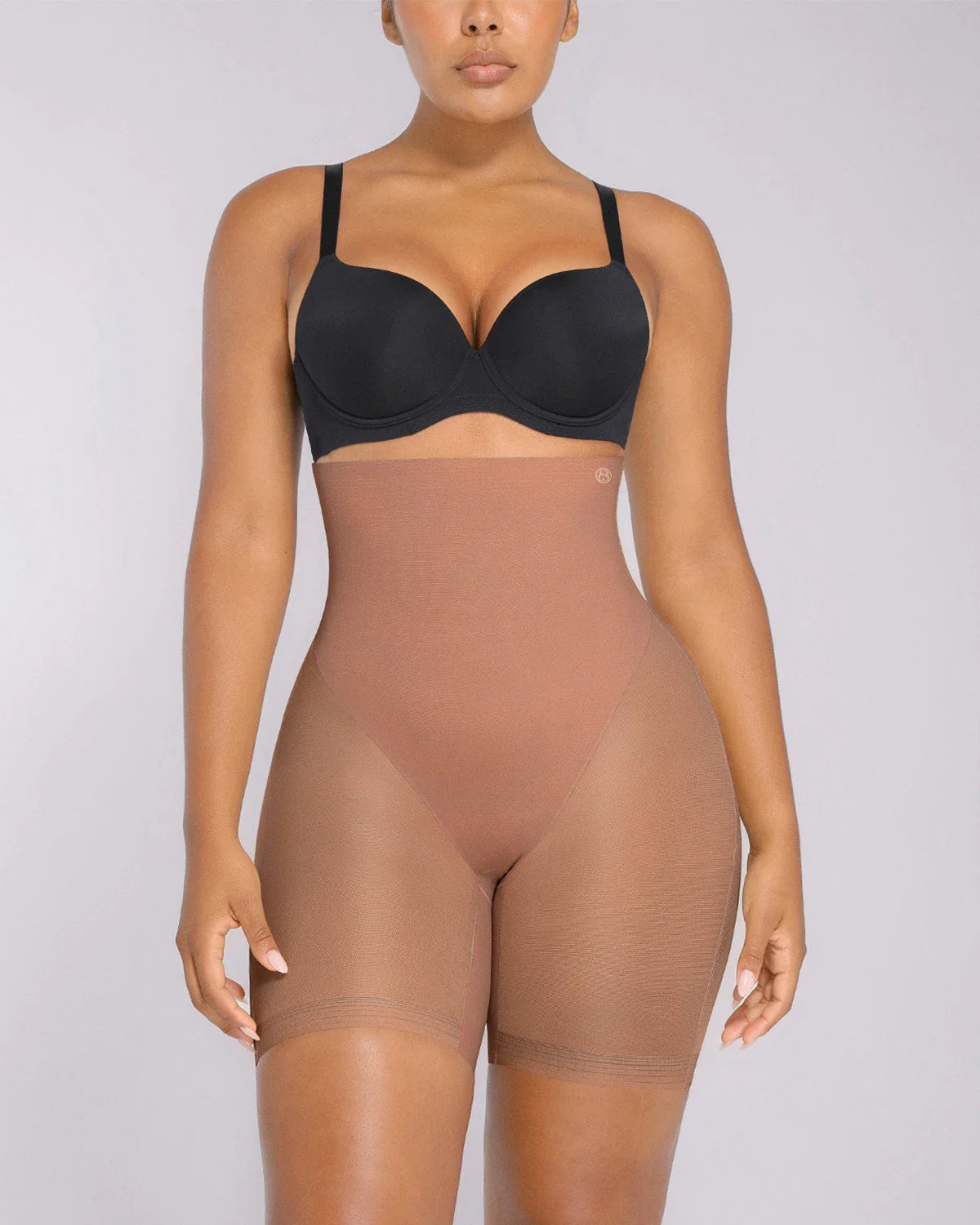 MeshSmooth™ | Hochgeschnittene, mittellange Shorts