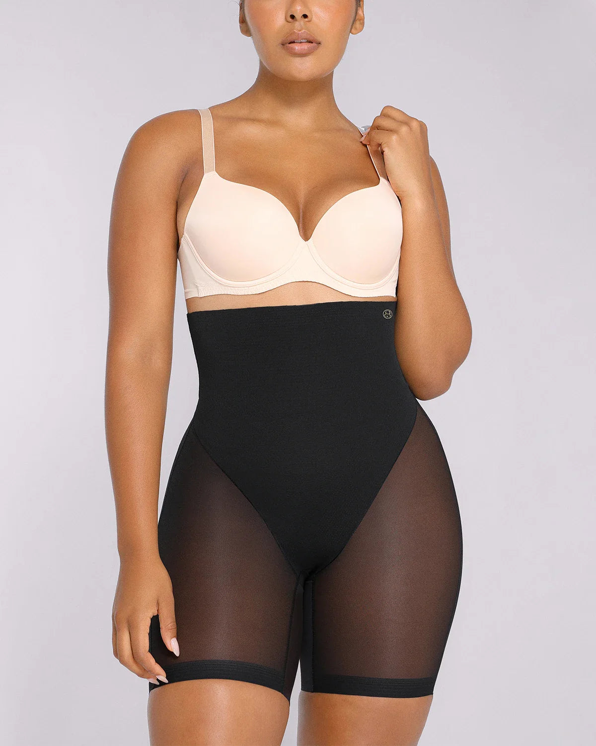 MeshSmooth™ | Hochgeschnittene, mittellange Shorts