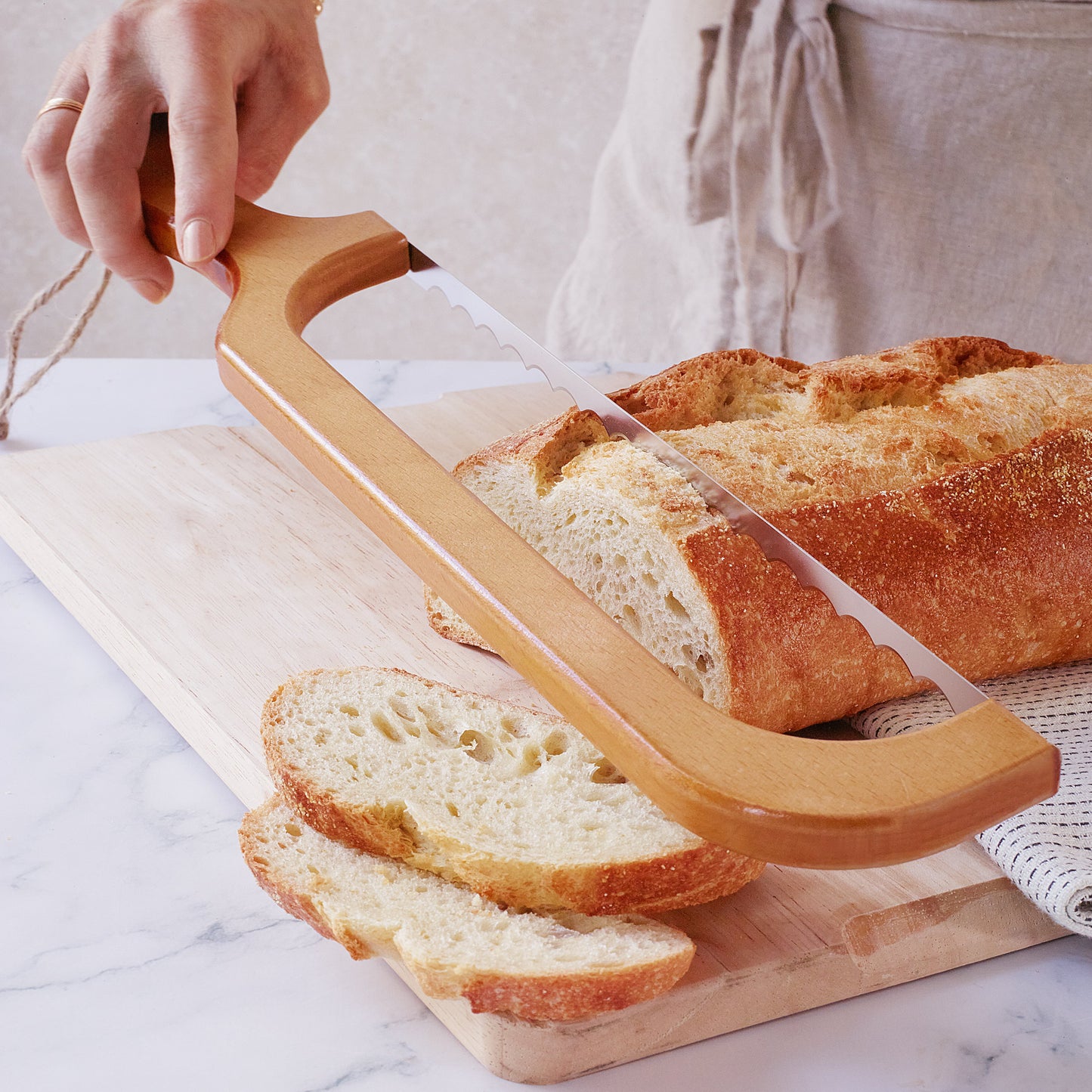 Breadly™ | Brotmesser mit Bogen