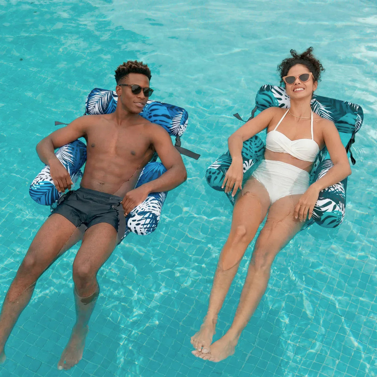 Aufblasbare Poolliege & Schwimmnudeln mit hohem Auftrieb: Unverzichtbar für sommerliche Poolpartys, Strand- und Seevergnügen!