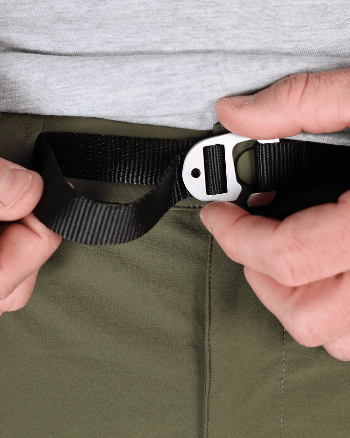 HikeLuxe™ – Funktionale Zip-Off-Hose für Herren beim Wandern