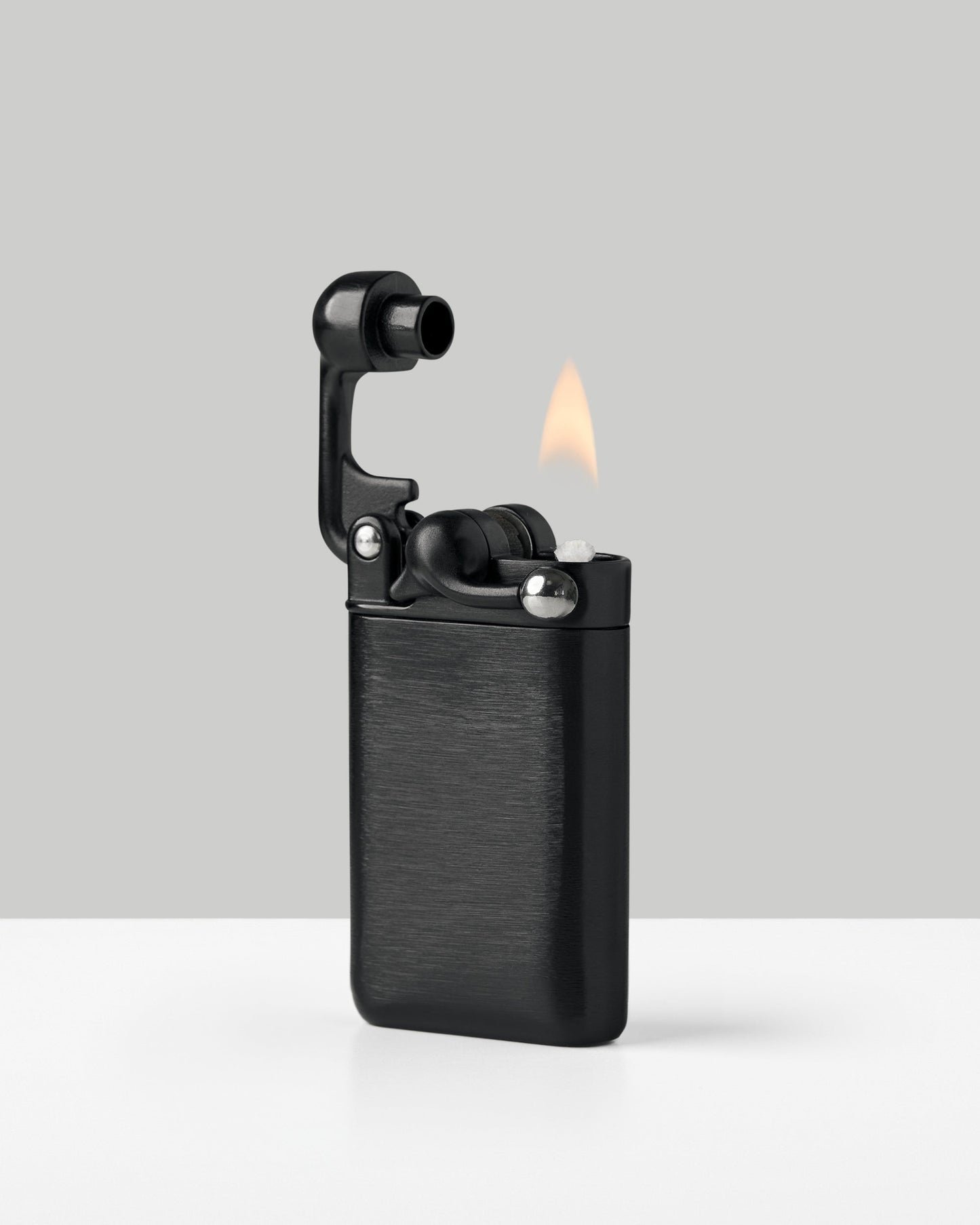 FireLuxe™ – Premium Feuerzeug mit innovativem Swing-Design