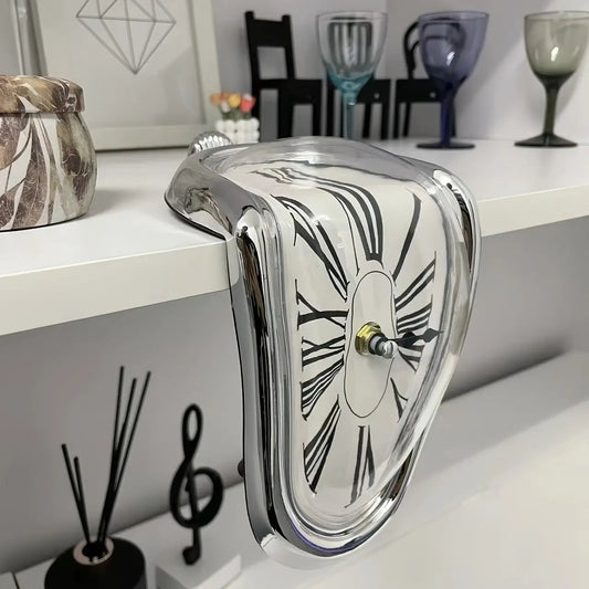 Vintage-Schmelzuhr | Ein Kunstwerk inspiriert von Zeitverzerrung