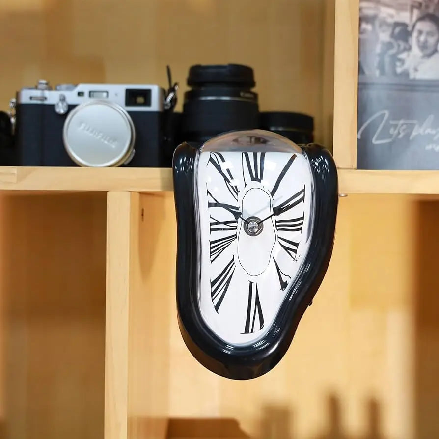 Vintage-Schmelzuhr | Ein Kunstwerk inspiriert von Zeitverzerrung