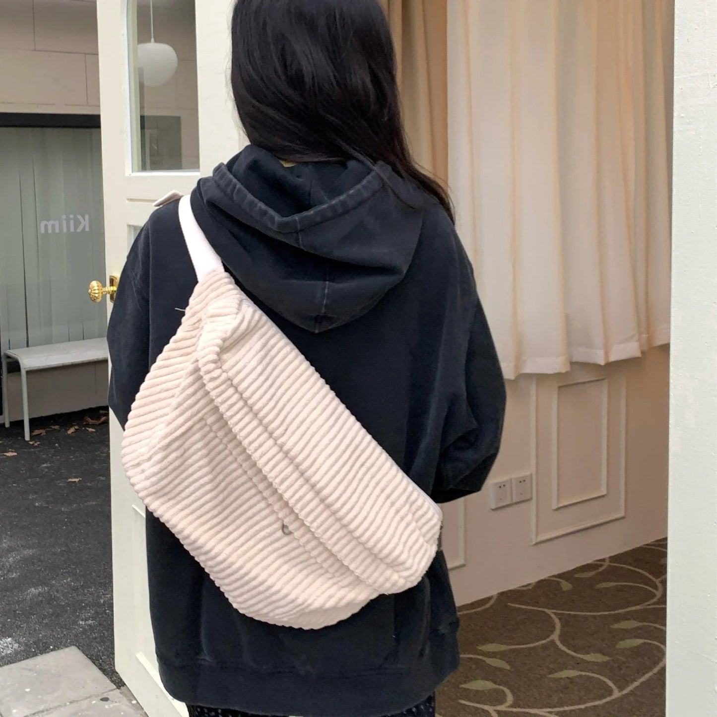 Summit™ | Cord Sling Bag – Lässiger Stil trifft praktische Funktion