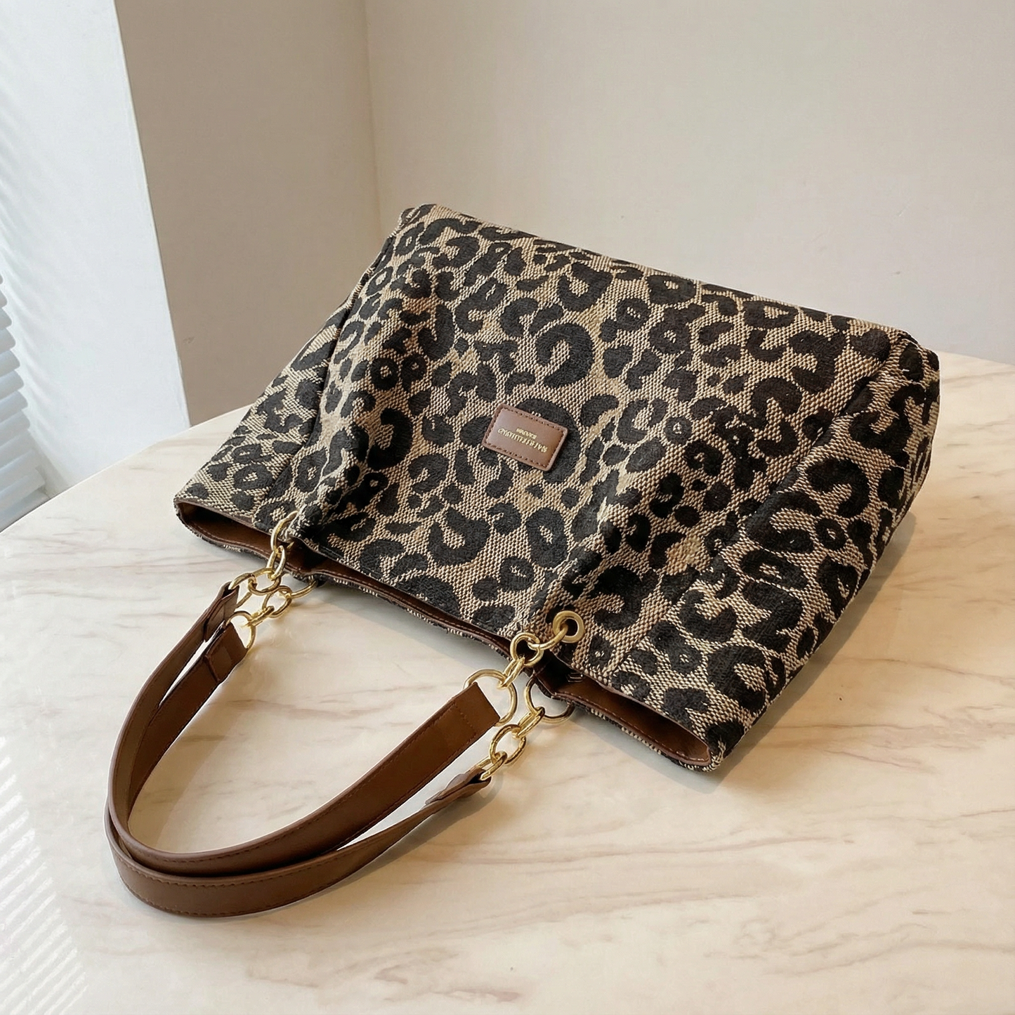 WildElegance™ | Leotard-Print Tote-Bag mit Goldketten-Detail