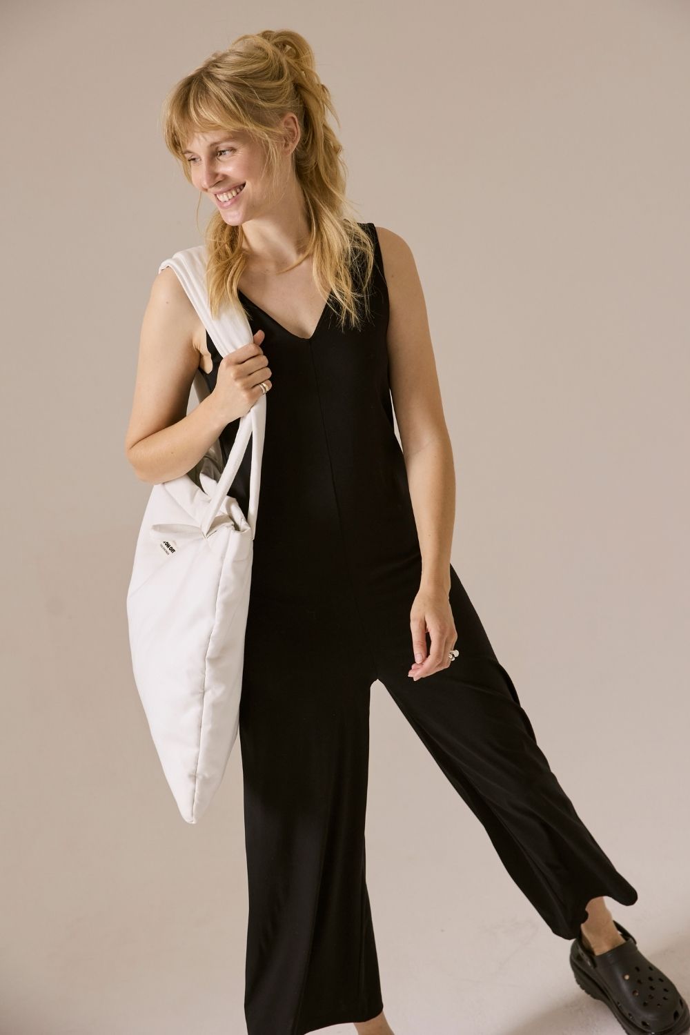 Yoga-Jumpsuit für eine vorteilhafte Passform und Bewegungsfreiheit im Alltag
